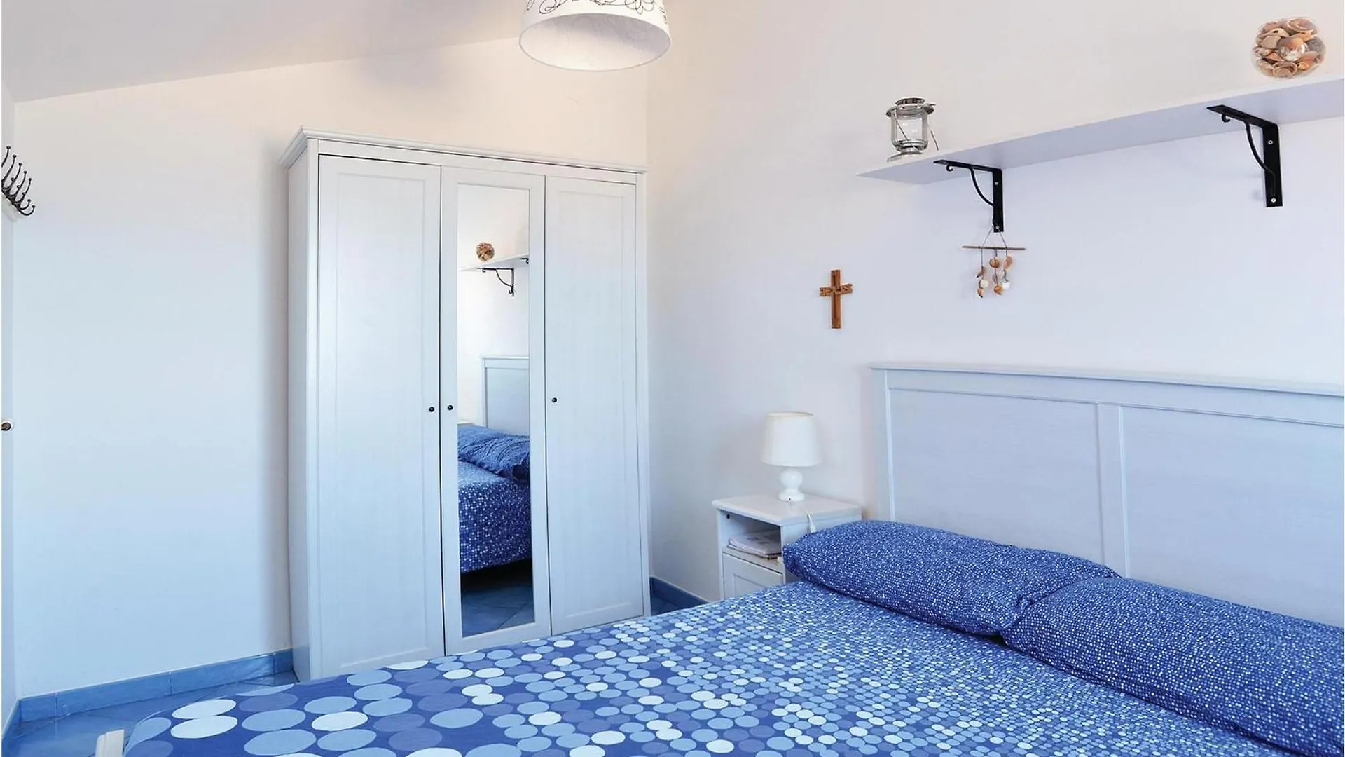 1 Bedroom Nice Apartment In Punta Braccetto Rg 0*,
